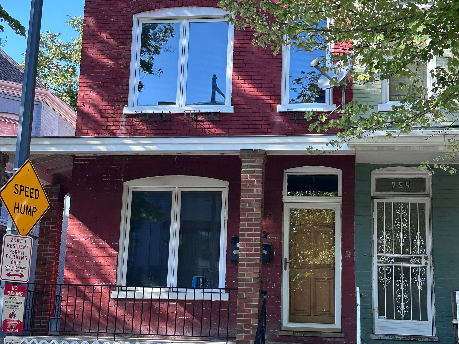 Corner row house on Girard St NW, Washington DC